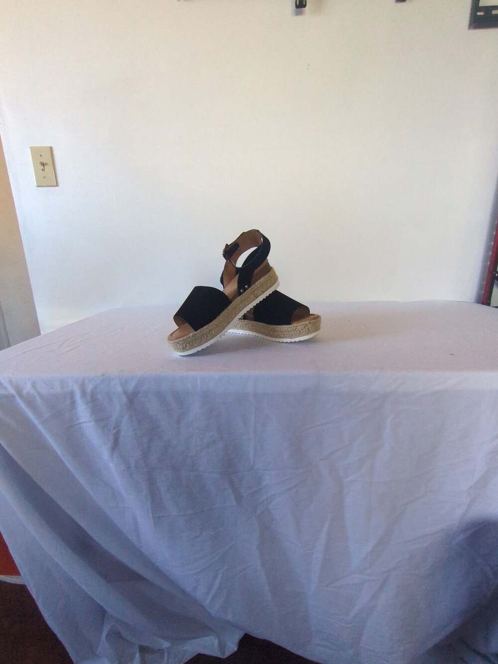 Soda Topic Black Womens Espadrille Flatform Sandals Size 9